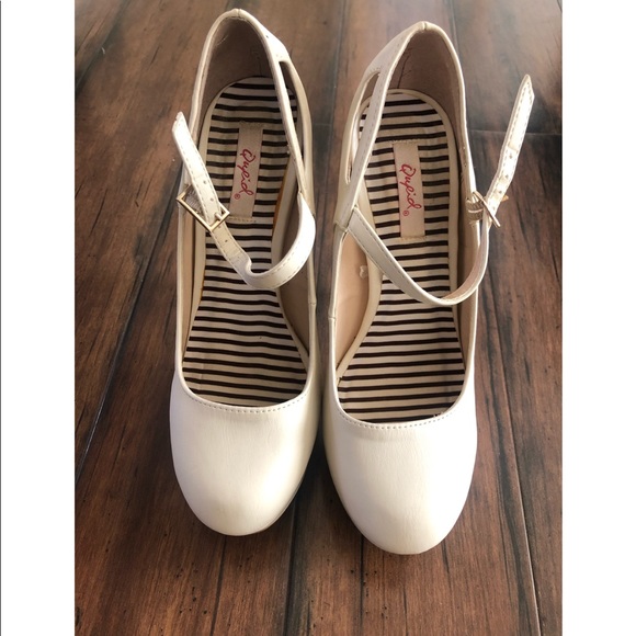 Heels - Picture 3 of 3